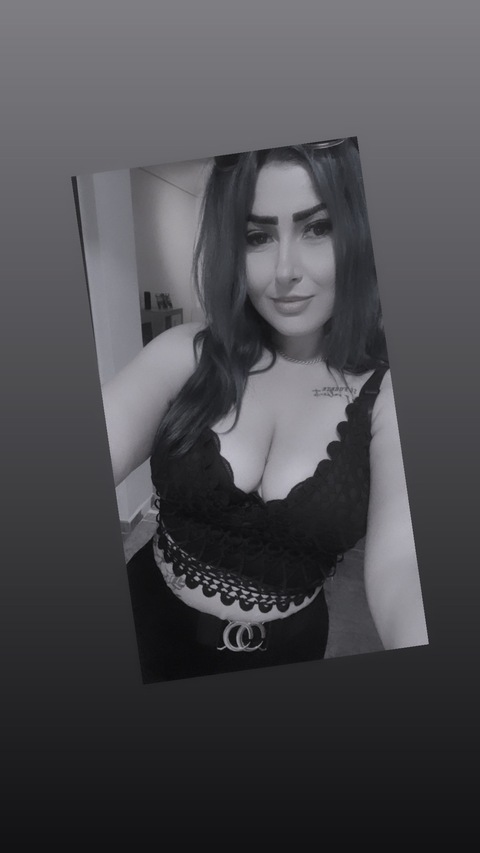 cute_queeen69 OnlyFans - Free Access to 32 Videos & 49 Photos Onlyfans Free Access