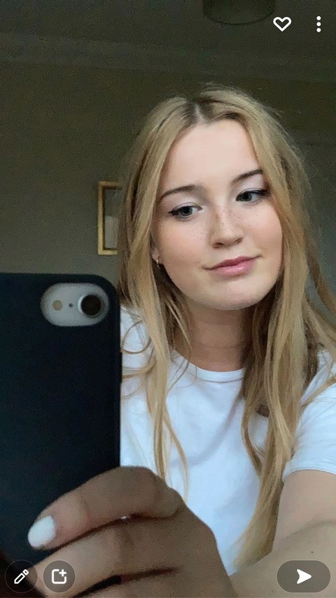emilyy.xx OnlyFans - Free Access to 32 Videos & 49 Photos Onlyfans Free Access