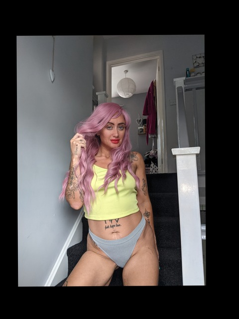 emziee OnlyFans - Free Access to 32 Videos & 82 Photos Onlyfans Free Access