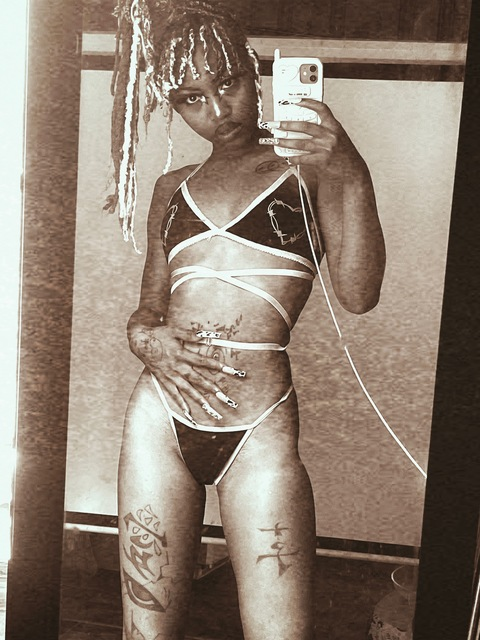 itsleeling OnlyFans - Free Access to 32 Videos & 49 Photos Onlyfans Free Access