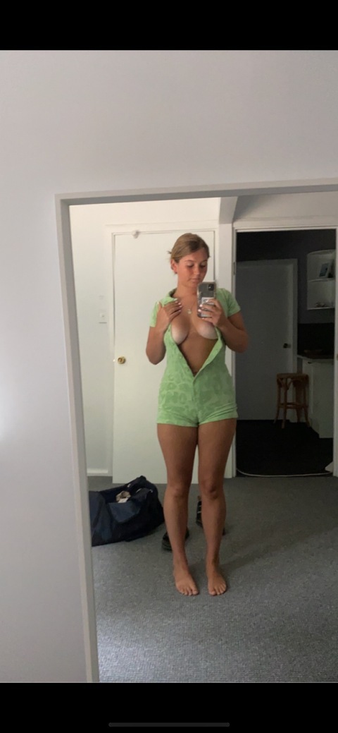neivepricee OnlyFans - Free Access to 32 Videos & 49 Photos Onlyfans Free Access