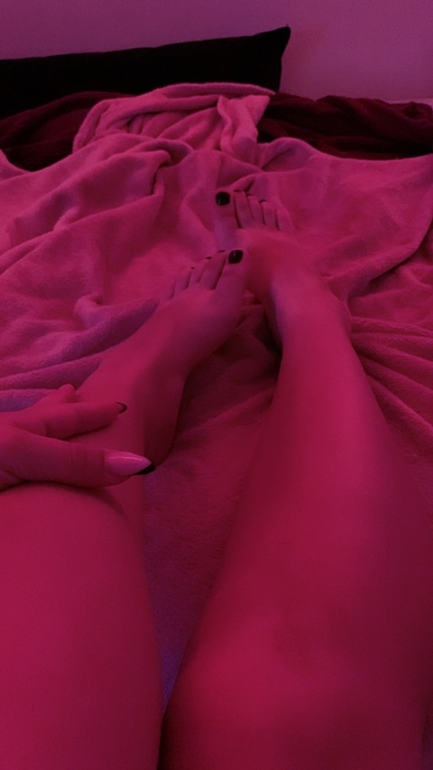 skysplacee OnlyFans - Free Access to 32 Videos & 49 Photos Onlyfans Free Access