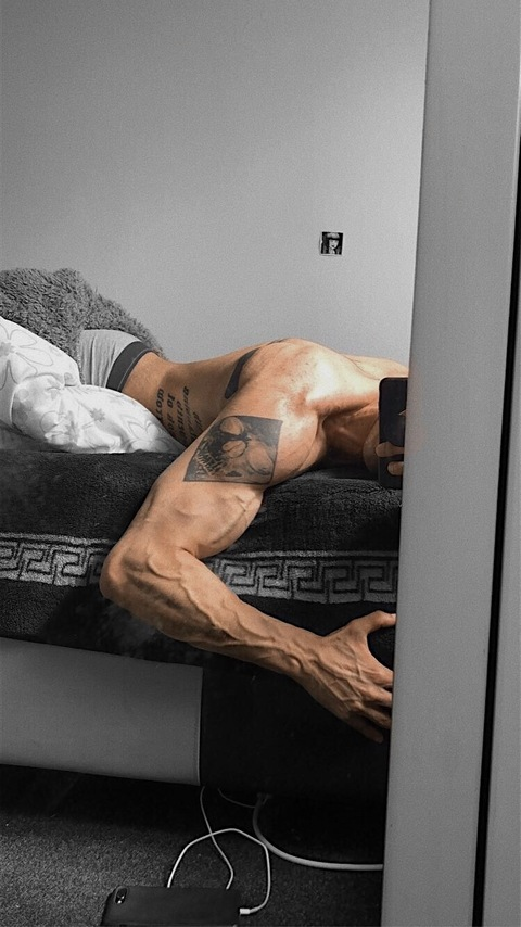 vahacer OnlyFans - Free Access to 32 Videos & 49 Photos Onlyfans Free Access