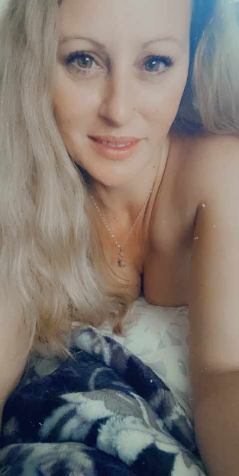 voyeursara77 OnlyFans - Free Access to 73 Videos & 459 Photos Onlyfans Free Access